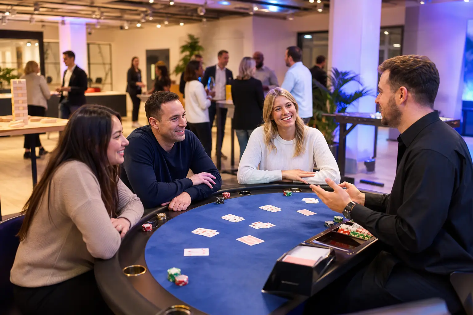 Goście przy stole blackjacka podczas integracji — interaktywna rozrywka towarzyska